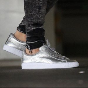 𝐖𝐨𝐦𝐞𝐧’𝐬 𝐏𝐮𝐦𝐚 𝐇𝐨𝐥𝐨𝐠𝐫𝐚𝐩𝐡𝐢𝐜 𝐒𝐢𝐥𝐯𝐞𝐫 𝐒𝐧𝐞𝐚𝐤𝐞𝐫𝐬